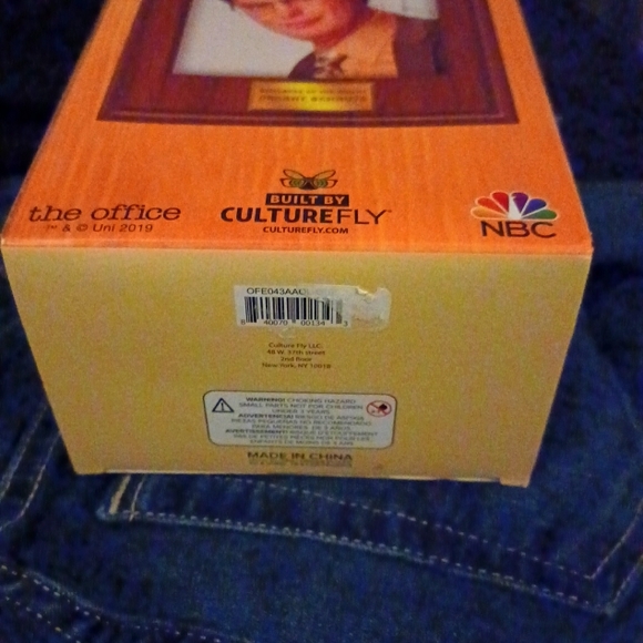 NIB DWIGHT! The Office action figure - Picture 4 of 5